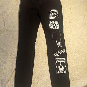 Black skull patches stinger jeans
Size 32x32